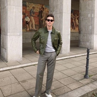 Comment porter une veste en cuir olive