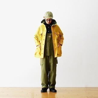 Comment porter une salopette olive