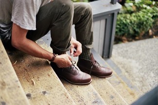Comment porter un pantalon olive pour un style decontractés