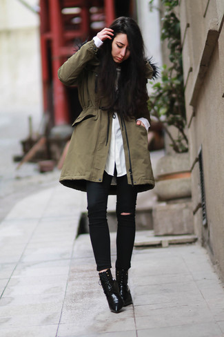 Comment porter une parka olive à 30 ans