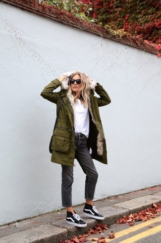 Comment porter une parka olive à 30 ans