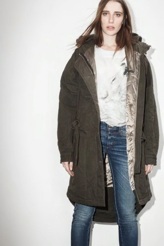 Comment porter une parka olive à 20 ans