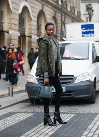 Comment porter une parka olive à 20 ans