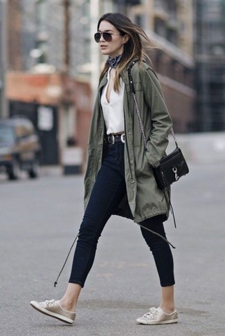Comment porter une parka olive à 20 ans
