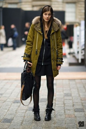 Comment porter une parka olive à 20 ans