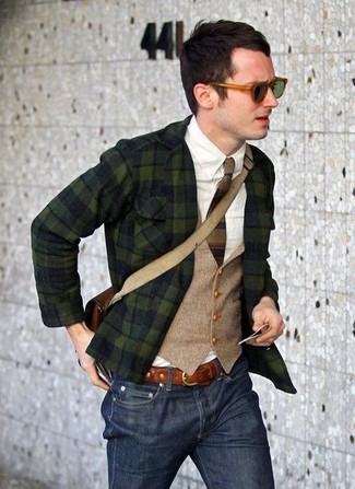Comment porter une veste écossaise olive quand il fait chaud