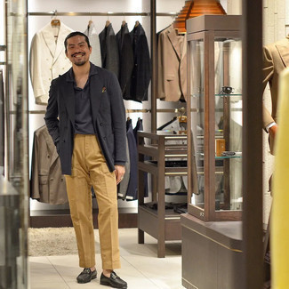 Comment porter une pochette de costume olive