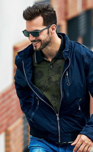 Comment porter un polo olive pour un style relax au printemps