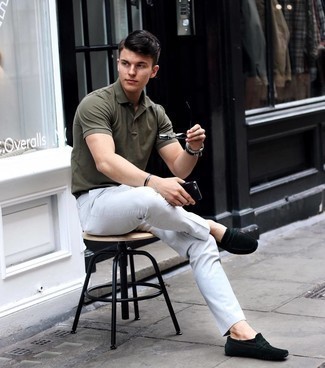 Comment porter un polo olive quand il fait très chaud