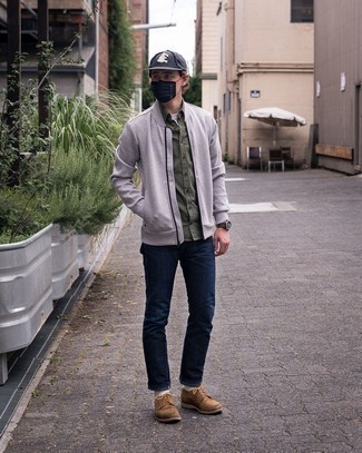 Comment porter une chemise à manches longues imprimée olive