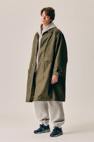 Comment porter un imperméable olive en automne