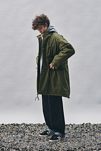 Comment porter un imperméable olive en automne