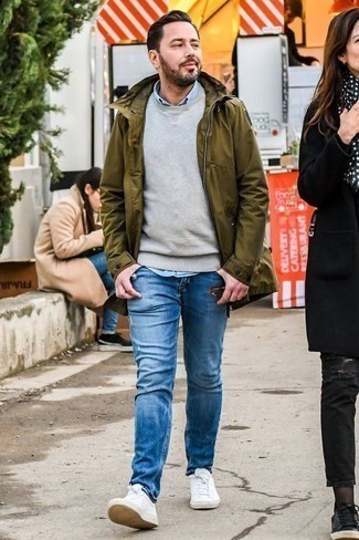 Comment porter un imperméable olive en automne