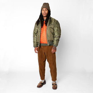 Comment porter une veste en satin olive pour un style chic decontractés