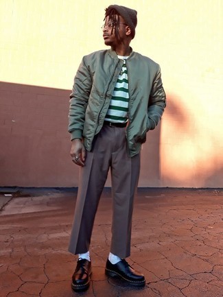 Comment porter une veste en satin olive pour un style chic decontractés