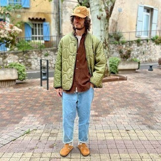 Comment porter une veste en satin olive pour un style chic decontractés