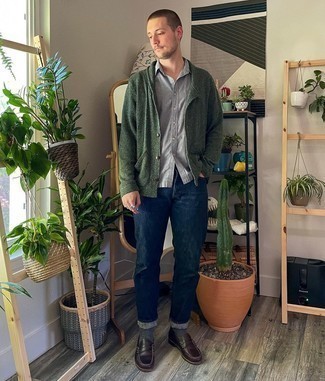 Comment porter un cardigan à col châle olive