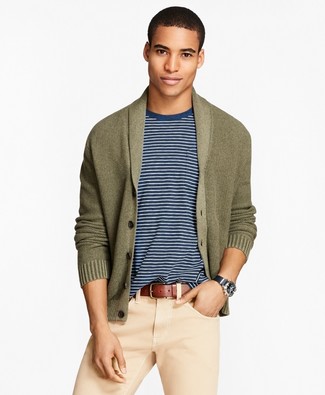 Comment porter un cardigan à col châle olive
