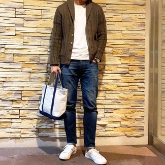 Comment porter un cardigan à col châle olive
