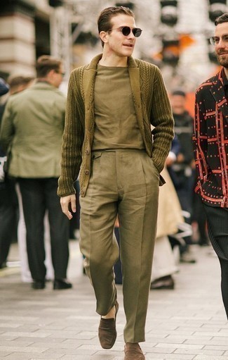 Comment porter un cardigan à col châle olive