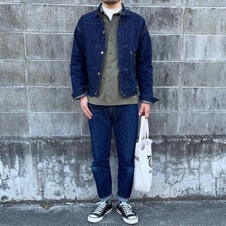 Comment porter une chemise à manches courtes olive quand il fait chaud à 30 ans