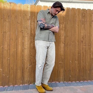 Comment porter une chemise à manches courtes olive quand il fait chaud à 30 ans