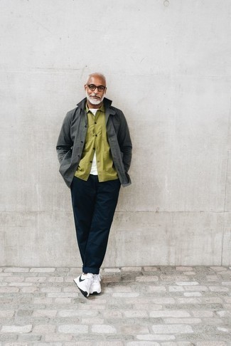 Comment porter une chemise à manches courtes olive