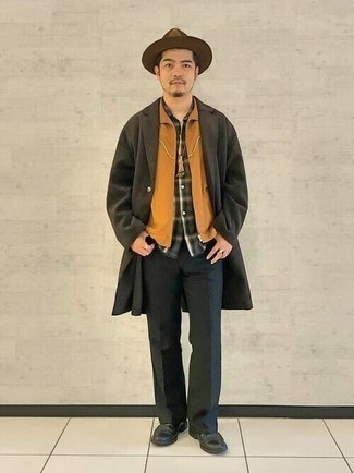 Comment porter une chemise à manches courtes olive quand il fait frais