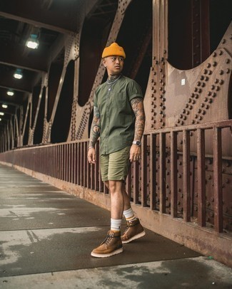 Comment porter une chemise à manches courtes olive