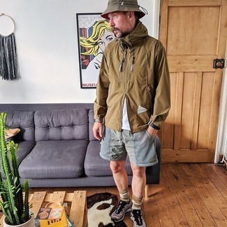 Comment porter des chaussettes olive pour un style relax