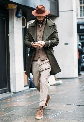 Comment porter des chaussettes olive pour un style chic decontractés quand il fait froid