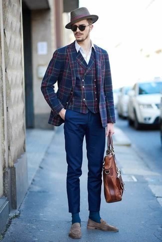 Comment porter un chapeau de paille olive