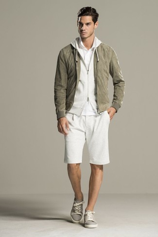 Comment porter une veste en daim olive