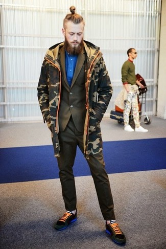 Comment porter un costume olive quand il fait froid