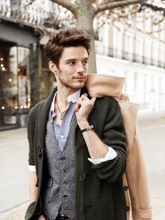 Comment porter un pull olive en hiver