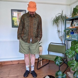 Comment porter une casquette de base-ball orange