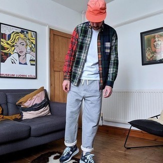 Comment porter une casquette de base-ball orange