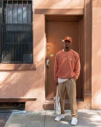 Comment porter une casquette de base-ball orange