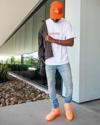 Comment porter une casquette de base-ball orange