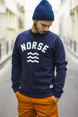 Comment porter un pantalon chino orange