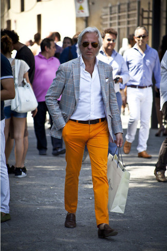 Comment porter un pantalon chino orange