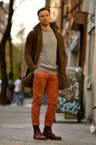 Comment porter un pantalon chino orange