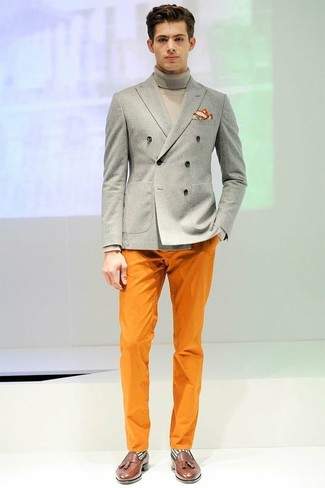 Comment porter un pantalon chino orange