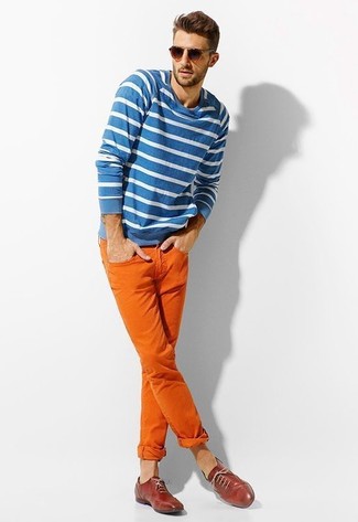 Comment porter un pantalon chino orange