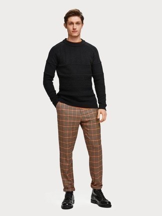 Comment porter un pantalon chino orange quand il fait chaud à l'adolescence