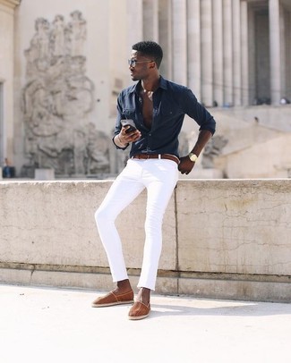Comment porter des espadrilles orange quand il fait chaud