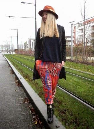 Comment porter un chapeau orange