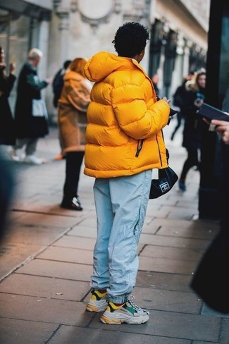 Comment porter une veste orange pour un style decontractés quand il fait frais