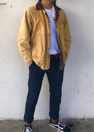 Comment porter une veste orange pour un style decontractés
