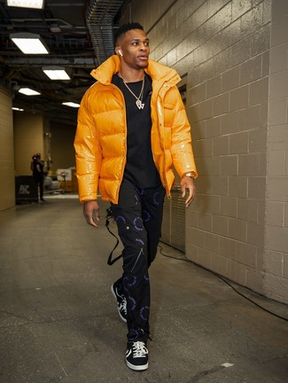 Comment porter une veste orange pour un style decontractés quand il fait frais